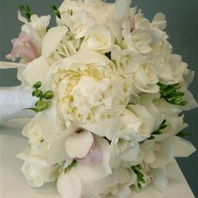 fwthumbJohanna bridal bouquet styling.jpg